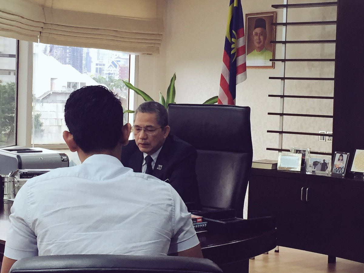 Wawancara TV3 dgn YBM <a href="/MOWorks/">でやんす</a> <a href="/PetraJayaMP/">Fadillah Yusof 🇲🇾</a> #infrarakyat #Negaraku @sabahpanborneo #memacumasadepan <a href="/RakanKKR/">RakanKKR</a> <a href="/Rosnah_ARS/">Rosnah Shirlin</a> <a href="/ZohariAkob/">Dato Sri Zohari Akob</a>