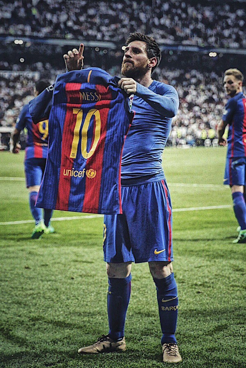 Lionel Messi:

📅 700 Games
⚽️ 565 Goals
🎯 281 Assists
🏆 30 Trophies
🎩 41 Hat-tricks
🥇 5 Ballons d'Or
🔥 4 Golden Boots

The. Best. Ever. 🐐