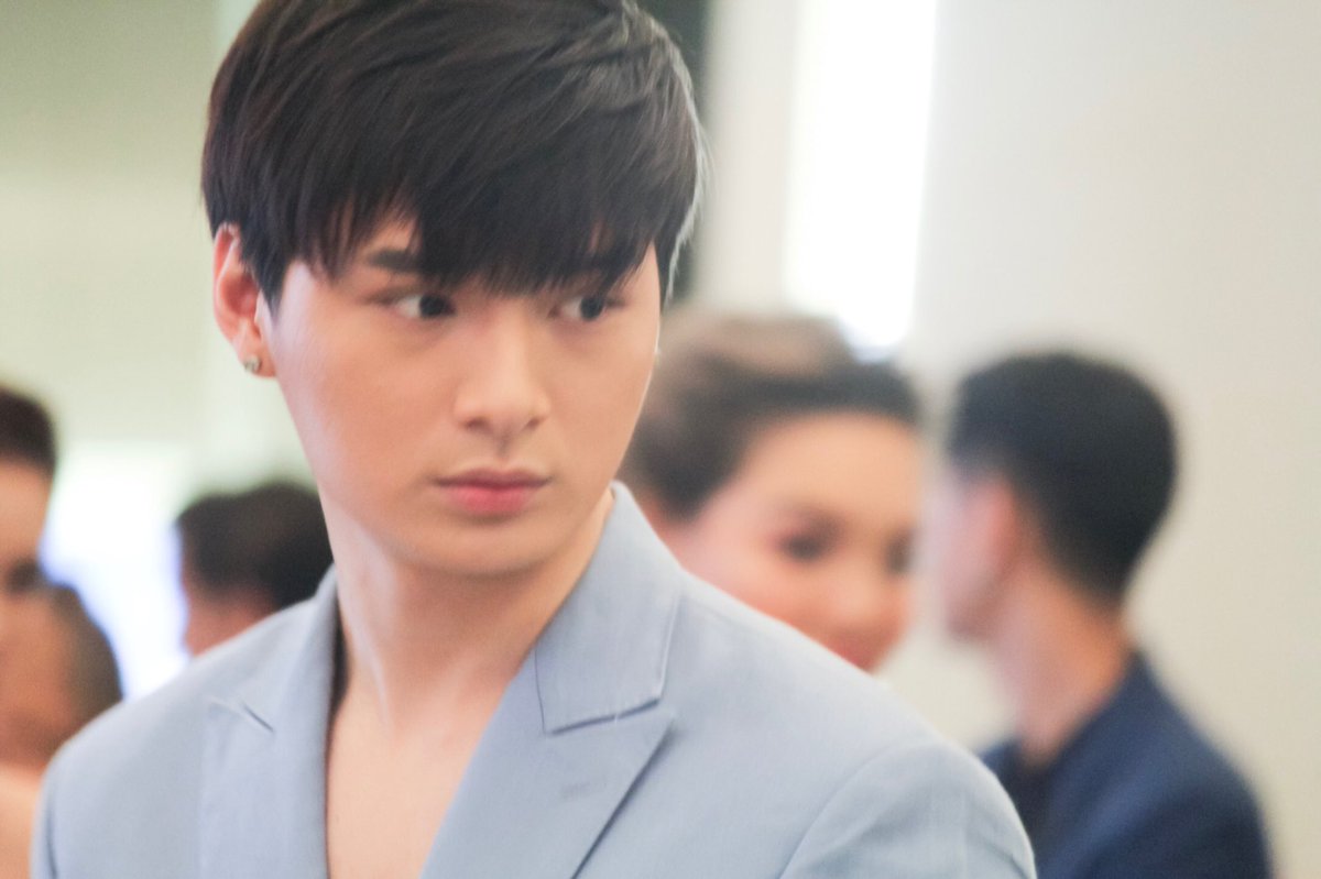ja_ve_'s tweet photo. มองแรงทะม๊าย #neversayhide #KristPerawat https://t.co/RRt5UgTz0M