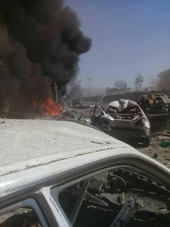pajhwok's tweet photo. وزارت امور داخله ميگويد ٨:٢٥ صبح امروز حمله انتحاري  توسط موتر بم  در مربوطات حوزه دهم نزديك چاراهي ذنبق كابل صورت گرفته  جزًيىات بيشتر بعدا https://t.co/3imlYFIsXA