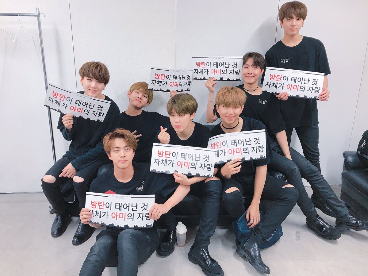 Twitter पर うじなむ Btsイルコン初日大阪城ホール Bts Army Japan様企画のサプライズスローガンを娘 号が前回に引き続きデザイン 入稿を担当致しました 娘の成果に完全に乗っかってますが 写メ撮られた方 よろしければリプください 今回 号のみガイシ