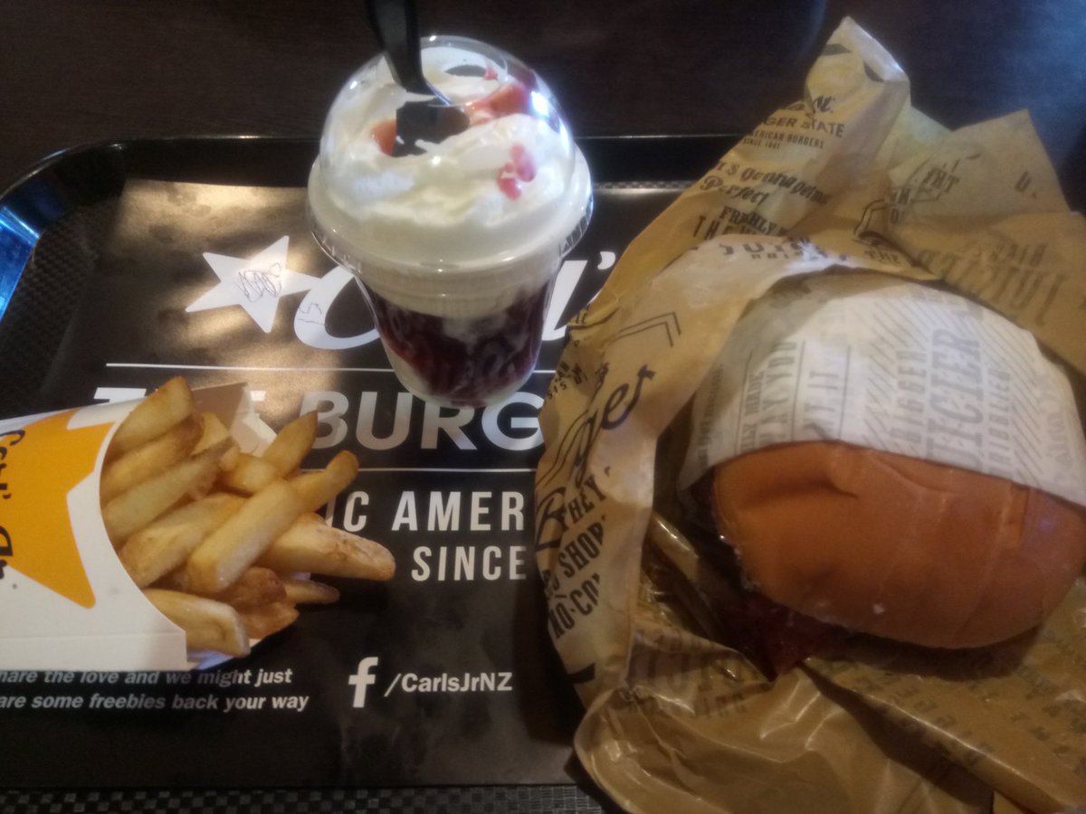 key_a_k's tweet photo. Had a great burger @NZCarlsJr after coming back from trip to Japan 🇯🇵🇯🇵🇯🇵
Brewhouse (slipped out) Bacon Thickburger😊😁😊😁
#Burgerpro https://t.co/T0fWCC4ylT