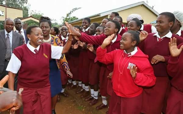 Sweety @RachelRuto umeamua aje kwani 😅😅😅😅