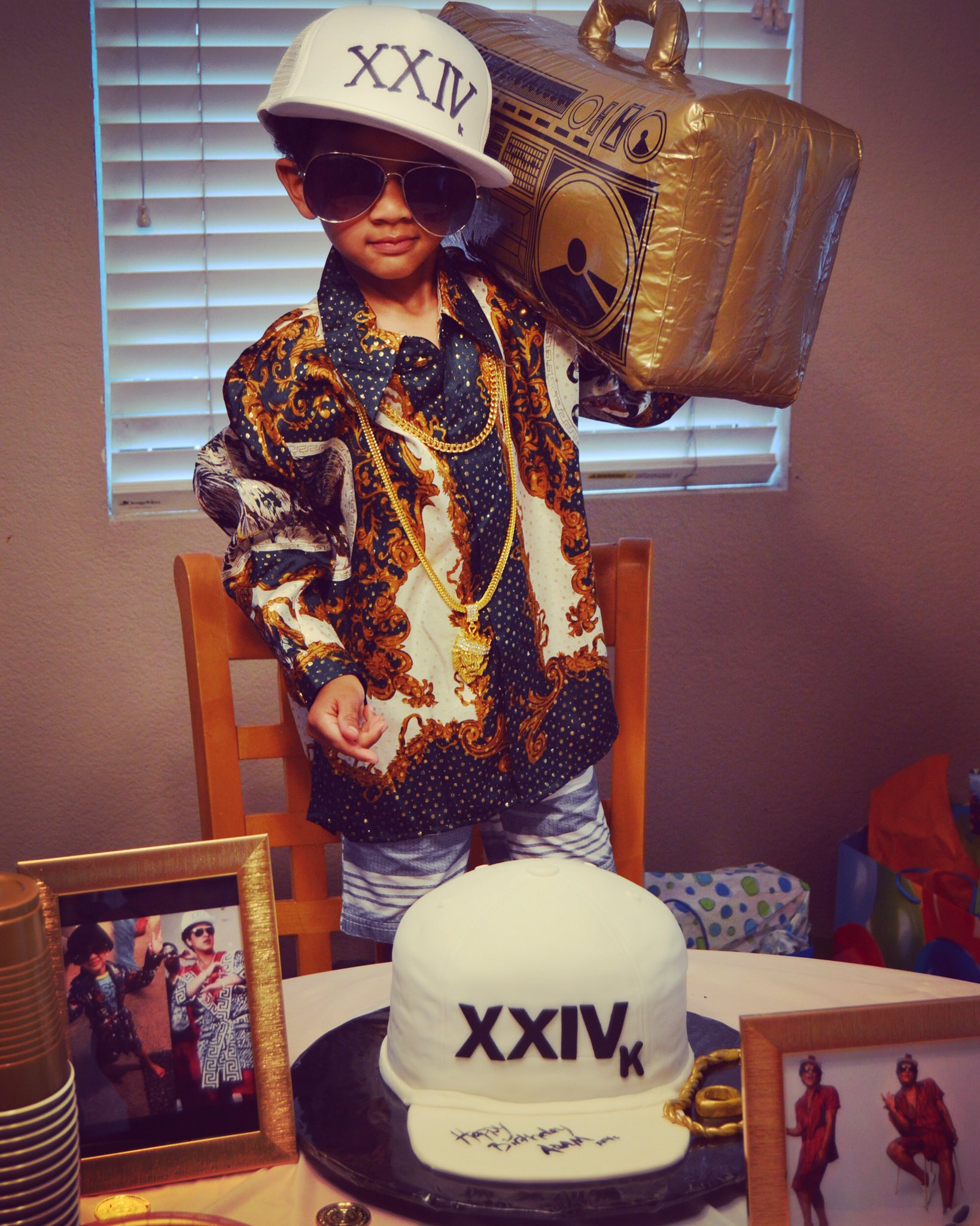 Jackie Dean в Твиттере: «24k magic 4th Birthday party for my little Bruno Mars! #brunomars #thehatisacake #24kmagic #toohot https://t.co/dKv36byRJZ» / X