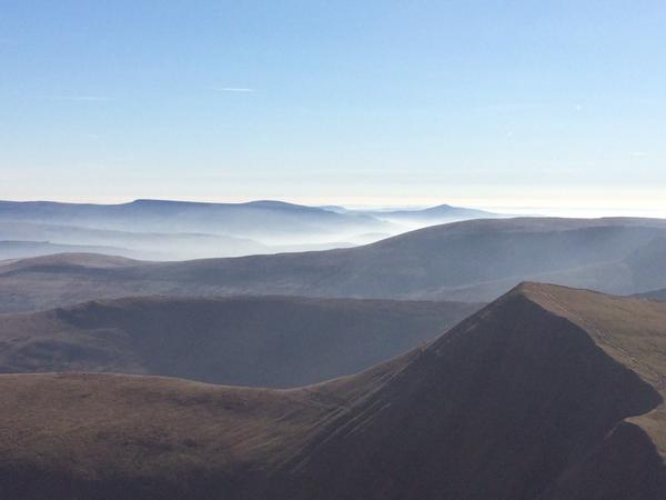 what a view what a view... From Penyfan Brecon Beacons trrvel  trrvel.com/2015/05/03/rt-…