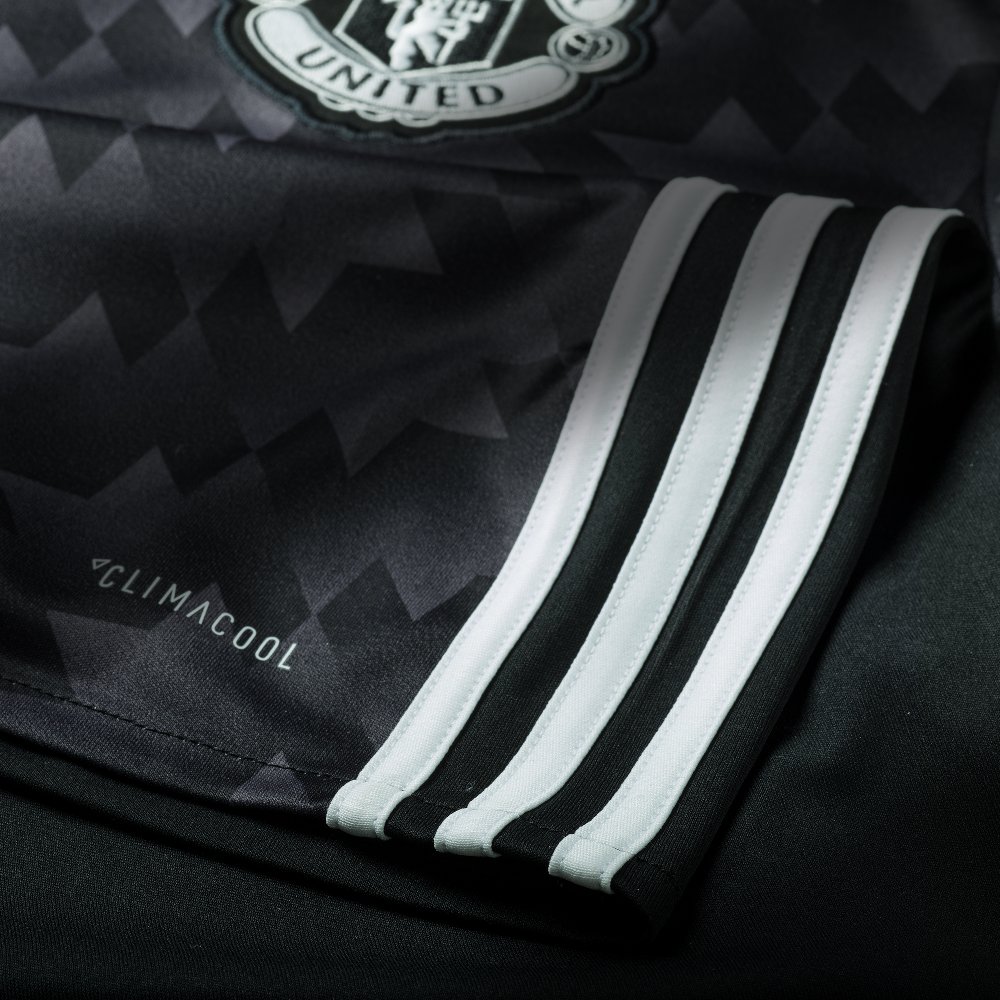 ManUtd's tweet image. Our new away kit for 2017/18 will look great with @ChampionsLeague badges on! manutd.co/jl