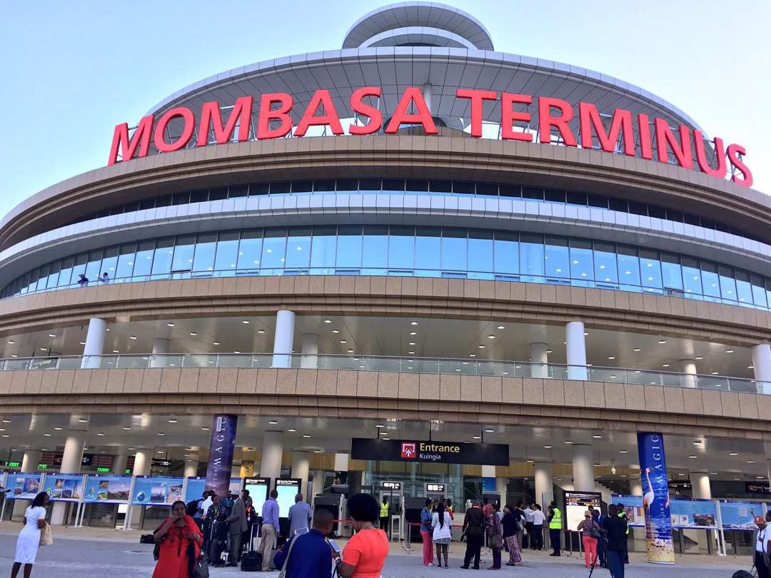 Kudos <a href="/KenyaRailways_/">Kenya Railways</a> on the launch of the #MadarakaExpress train service between Nairobi and Mombasa. Good for Tourism, Good for Kenya.