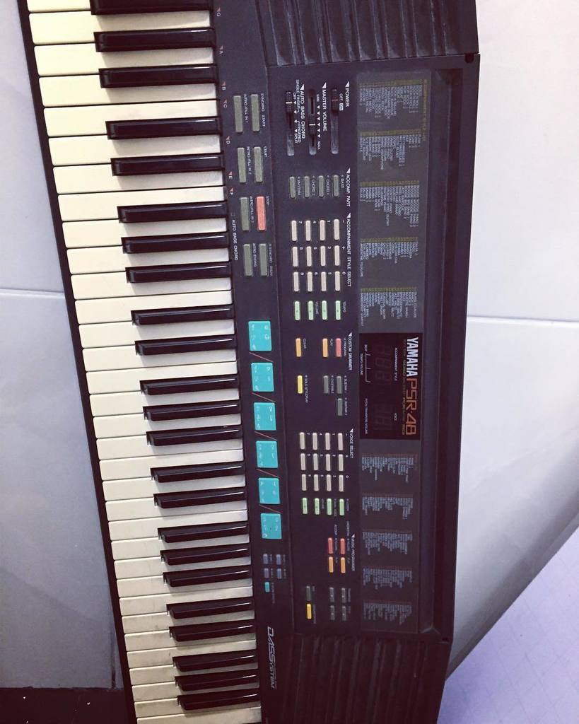 lukasbloomofi's tweet photo. Modo #vintage Sacando sonidos para grabar de este #Yamaha #psr48 #1990 #lukasbloom https://t.co/M1GkTMOnXf