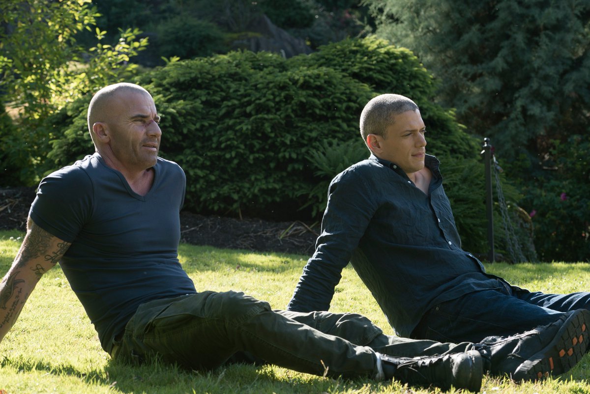 PrisonBreak's tweet photo. Michael was willing to do whatever it took to protect his family on the season finale of #PrisonBreak: https://t.co/4KHCBNQMIM https://t.co/APtG2hDl7D