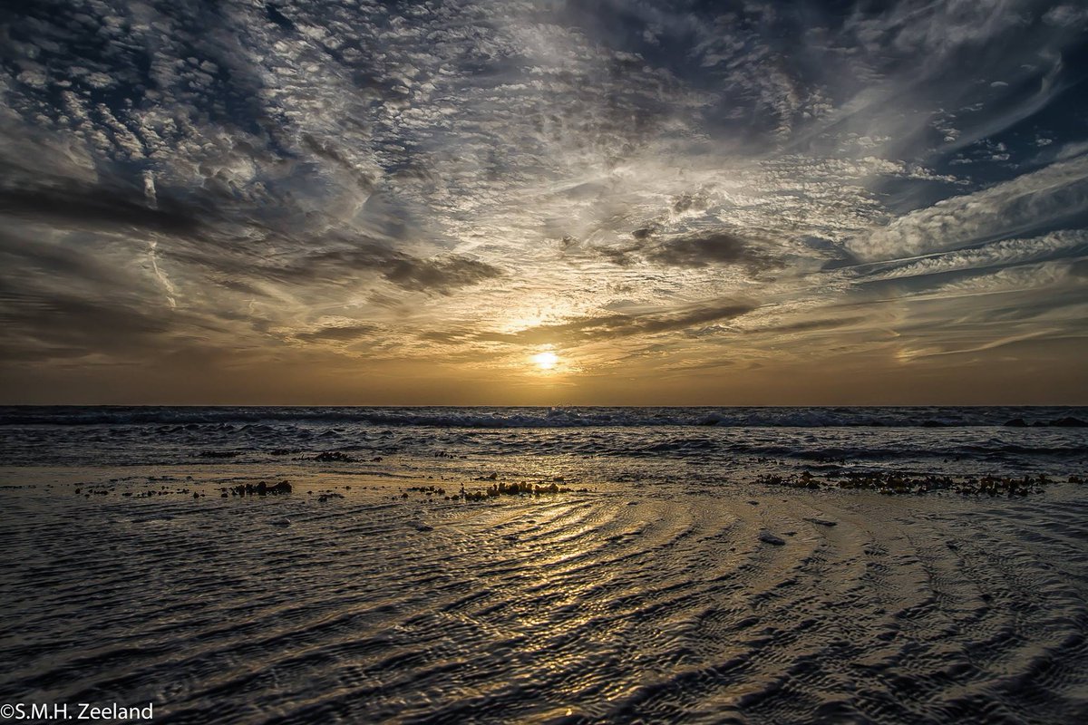 Maicarivera_'s tweet photo. #Goodmorning @VVVZeeland Next article North Sea ; Brouwersdam, Renesse, Scharendijke, Burgh Haamstede https://t.co/vTdVoi9j0w #zeeland #art https://t.co/chW3FIVDiI