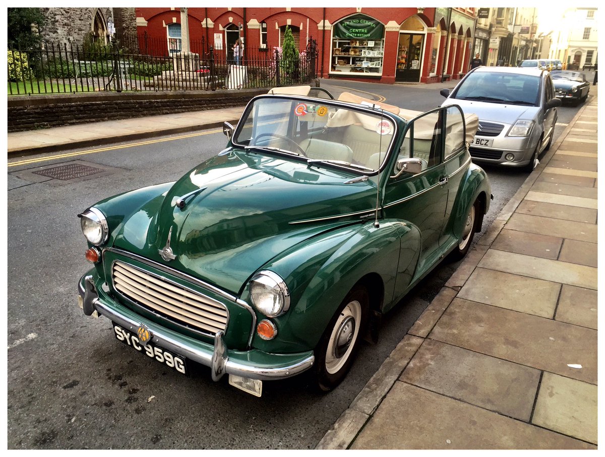 Old Cars spotted in #Brecon