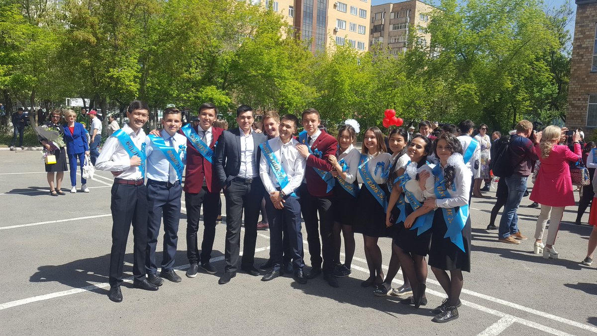 SBS_MURAGER's tweet photo. We're proud of you all! Our graduates! #prom2017 #MuragerPride #education #karaganda #kazakhstan #expo2017 https://t.co/uTAQxQ5ort
