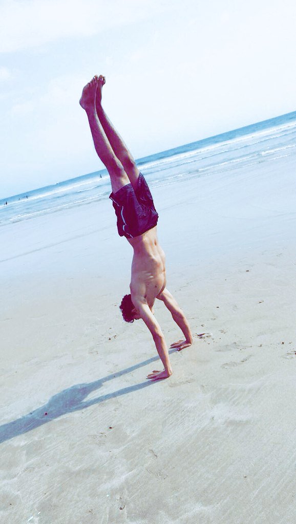 walid_daoud10's tweet photo. handstand 😌❤️ https://t.co/262I4rNXAY