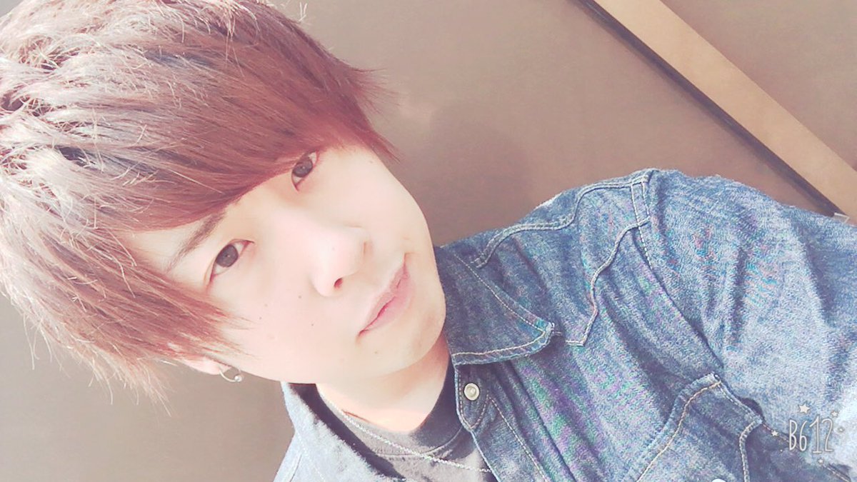hhhruhru854's tweet photo. 自己紹介
名前 神藏陽一
あだ名 よち
誕生日 H8.8.8
身長 177
趣味 バスケ、スキー
お寿司が大好き
俳優目指してます
#らぶりつ
#見たら拡散してね
#フォローよろしく https://t.co/2u2E9sNnOI