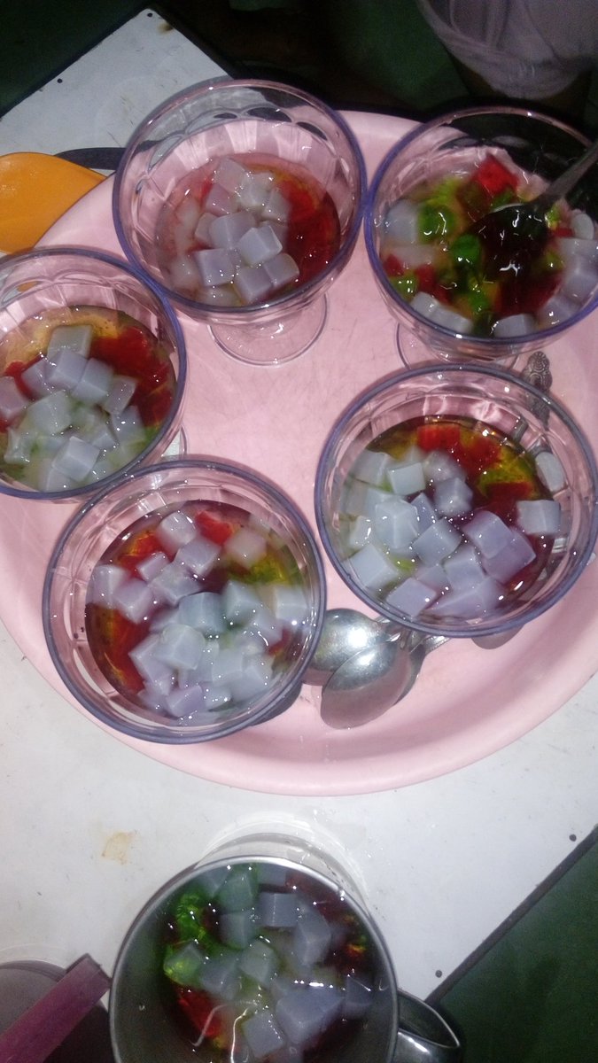 Putrye_'s tweet photo. Berkumpul dan Berbuka Puasa bersama Keluarga...  😊😊😊 #RamadanVersiGue https://t.co/hulhmsyc2r