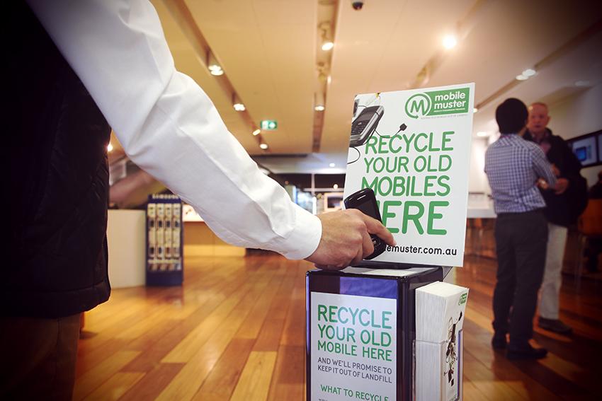 MobileMuster1's tweet image. Recycle your old mobiles when they reach their end of life #WarOnWasteAU Find out how/where mobilemuster.com.au