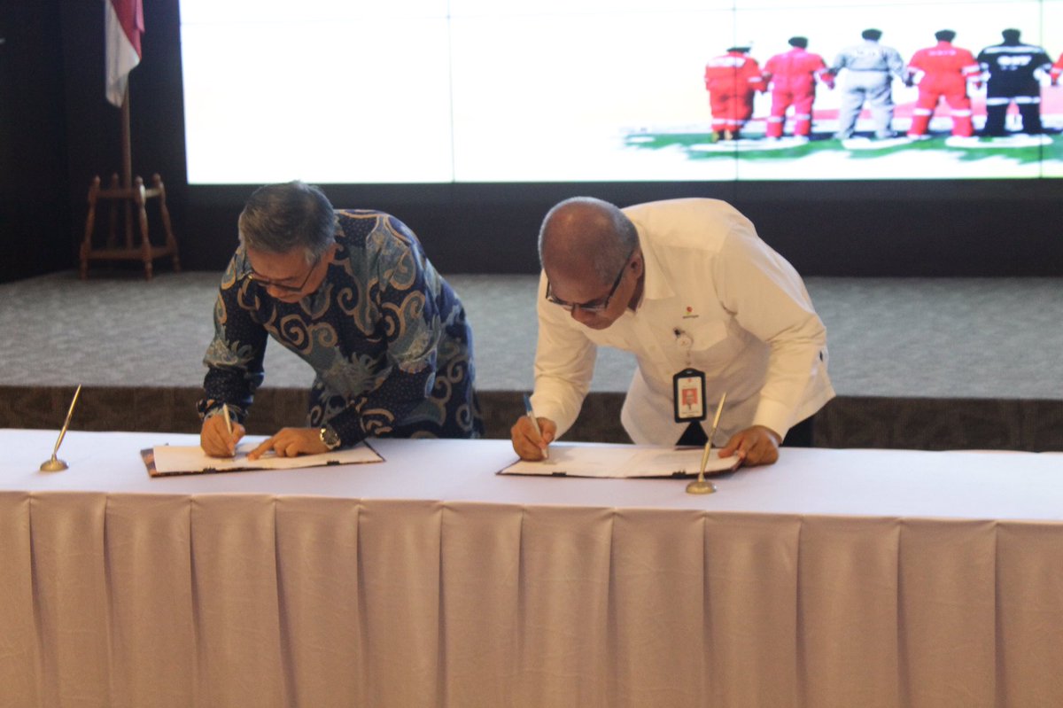 humasskkmigas's tweet image. SKK Migas &amp;amp; @infoBMKG hari ini tandatangani MoU pemanfaatan data BMKG untuk kegiatan hulu migas simak di link skkmigas.go.id/detail/2182/sk…