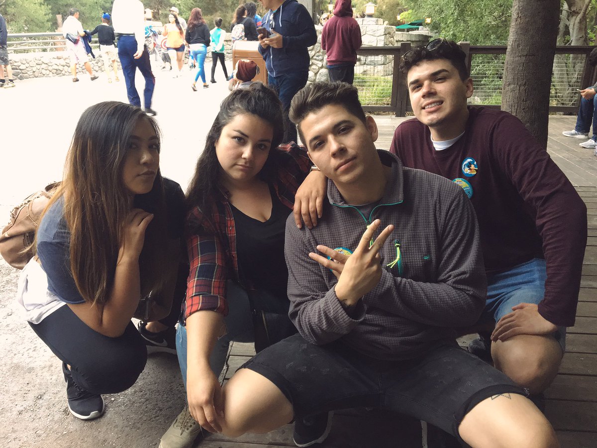 _basicallysteph's tweet photo. When starbucks crew takes over disneyland https://t.co/3hw7azISmW