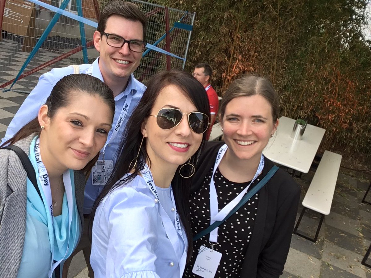 THE_HR_GIRL's tweet photo. Warm-up beim DigitalLife Day 2017 mit @KristinLulei @DigitalLife_DAI #digitalUs digitalus https://t.co/tkIwIUsINp