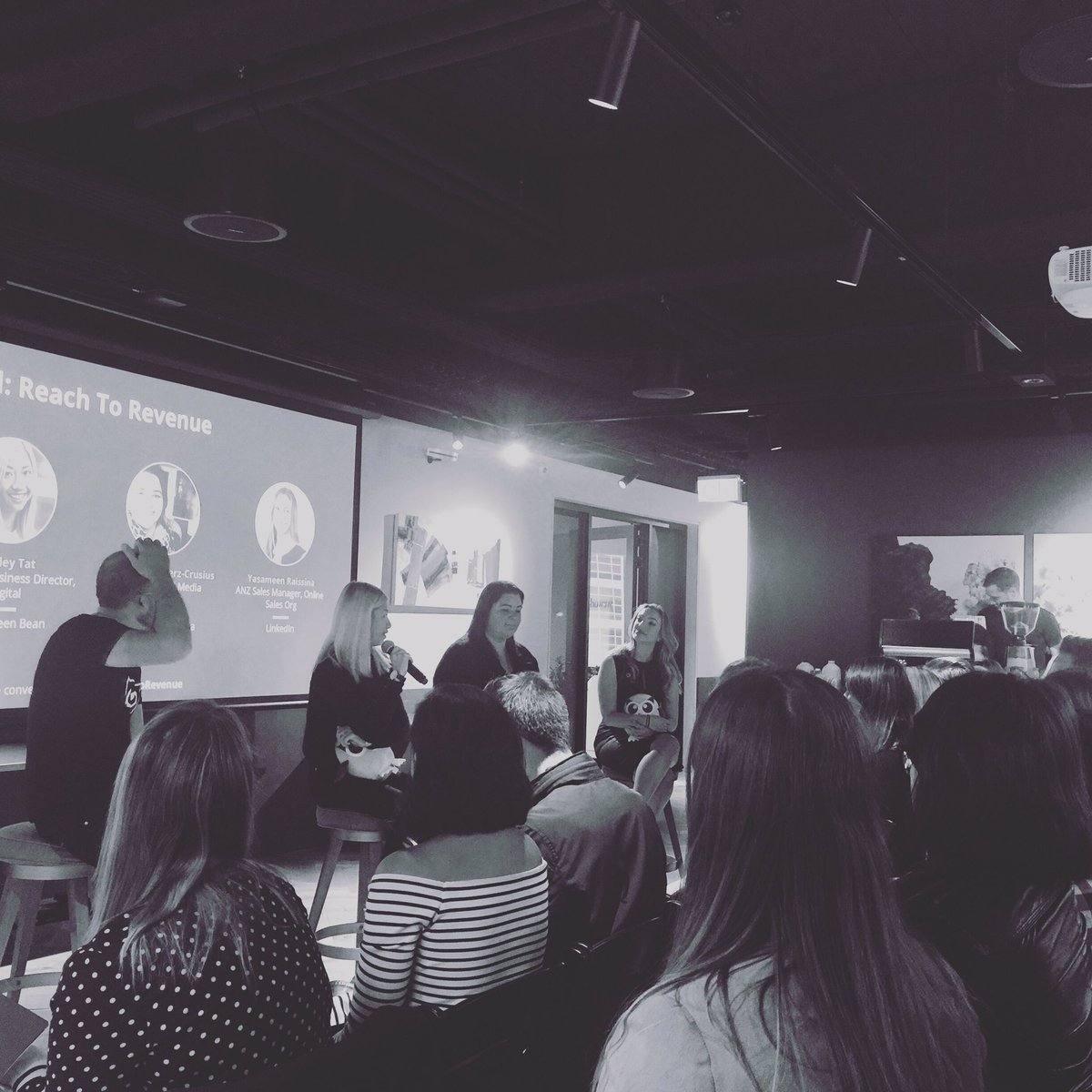 Key takeaway from today's <a href="/Hootsuite/">Hootsuite 🦉</a> #ReachToRevenue social breakfast: Social media has to move the needle for business objectives.