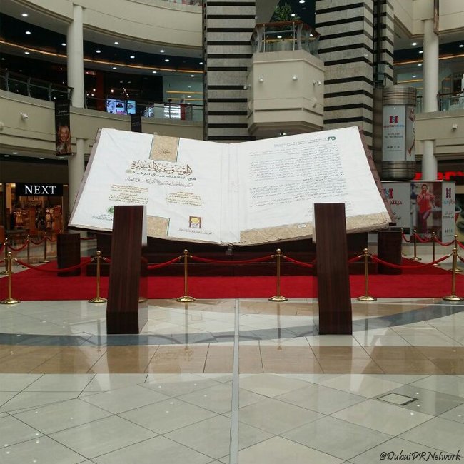 Dubaiprnetwork's tweet photo. โThis is Muhammad' โ World's #Largestbook on display at @alwahdamall
https://t.co/0T8PGTEgaT
#book #Arabicbook #guinness #worldrecord https://t.co/5WWfpXnd8U
