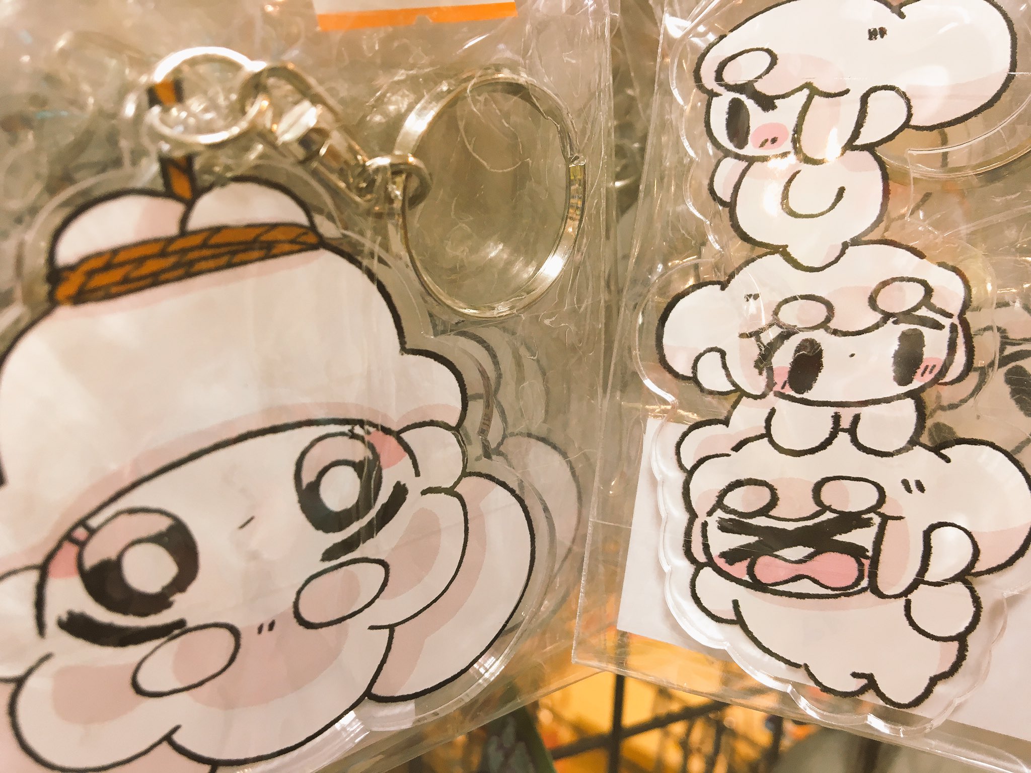 ヴィレッジヴァンガード ルミネ川越店 Pa Twitter おもちエイリアン 大人気おもちエイリアンの新商品がまたまた到着 今回はとっても可愛いiphoneケース アクリルキーホルダーの2種 T Co Lz1oj9tarq Twitter