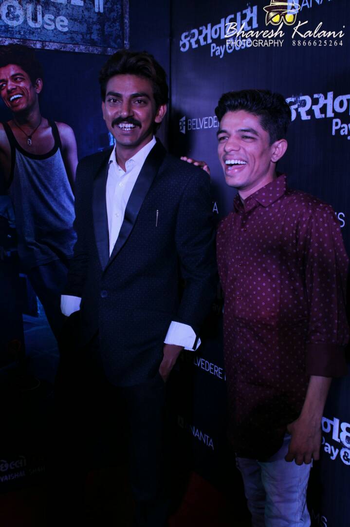 WhoMayurChauhan's tweet photo. Laughing Brothers !!
#Tilok #Sundar #Bromance #KarsanDasPayAndUse #InCinemas https://t.co/1cn0hsWsko