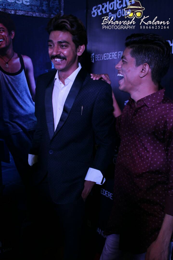 WhoMayurChauhan's tweet photo. Laughing Brothers !!
#Tilok #Sundar #Bromance #KarsanDasPayAndUse #InCinemas https://t.co/1cn0hsWsko
