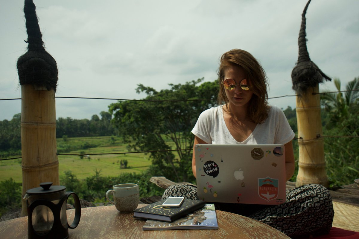 AlexxMalone's tweet photo. #digitalnomad worden? Snap ik wel! En ja, het is ook moeilijk. Waarom: https://t.co/rHngFYW85S https://t.co/iSrFLl3HCM