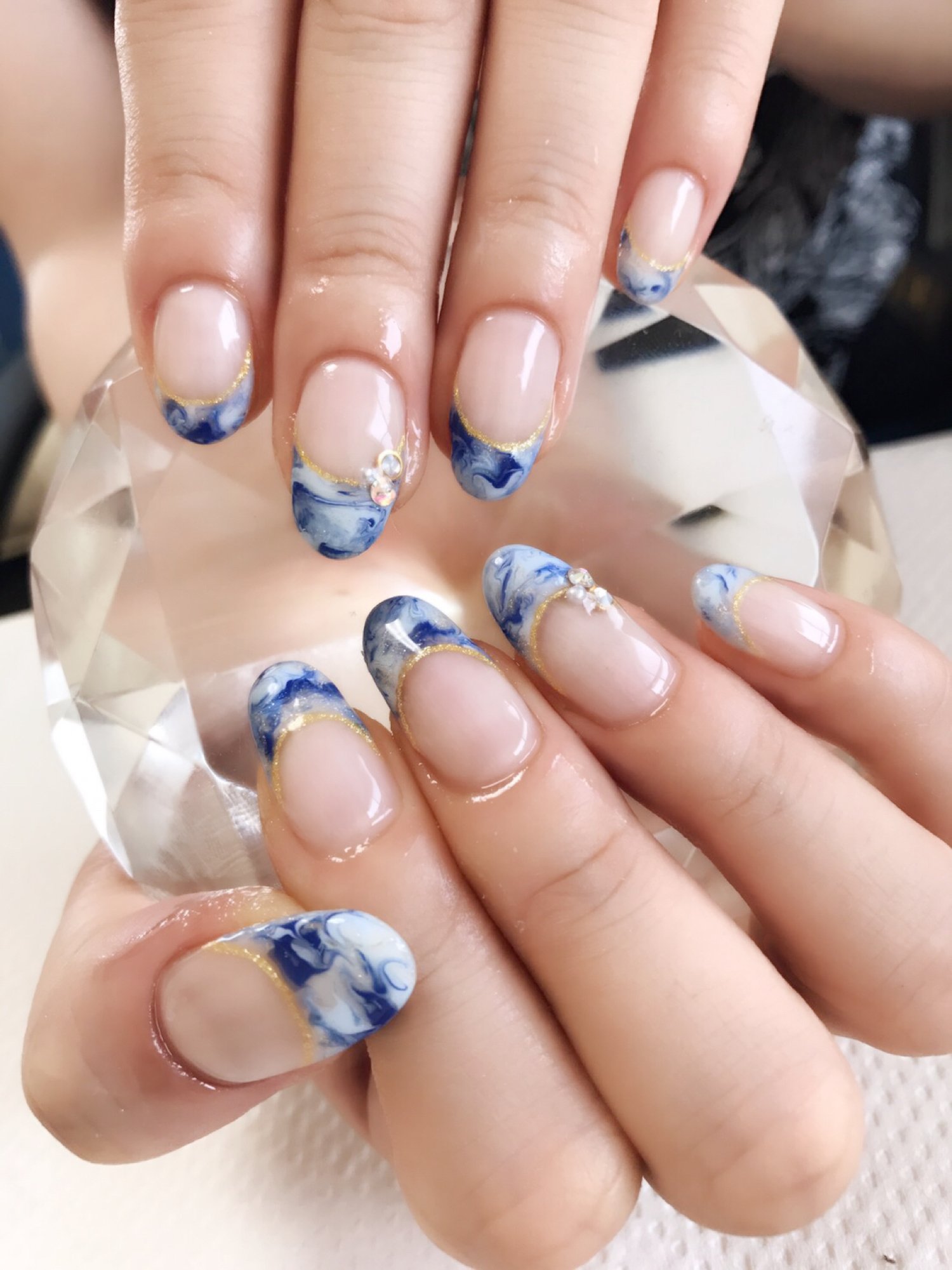 りか ネイリストさんにデザイン全てお任せしたら 私の好きなブルーメインにしてくださった マーブルフレンチ ジェル ネイルアート T Co Bwcqiuktmj Twitter