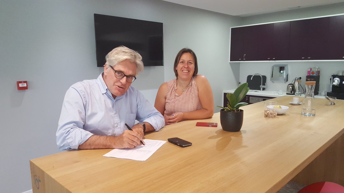 GenieLeLab's tweet image. 1ères signatures du Consortium de Recherche Génie le Lab avec Frank PRIVE.