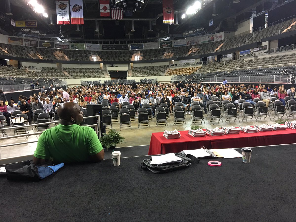 nc_2017's tweet photo. Alright Class of 2017, tonight's the big night! Let's do this! -JMO @NC_Principal https://t.co/wPOSDkhPix