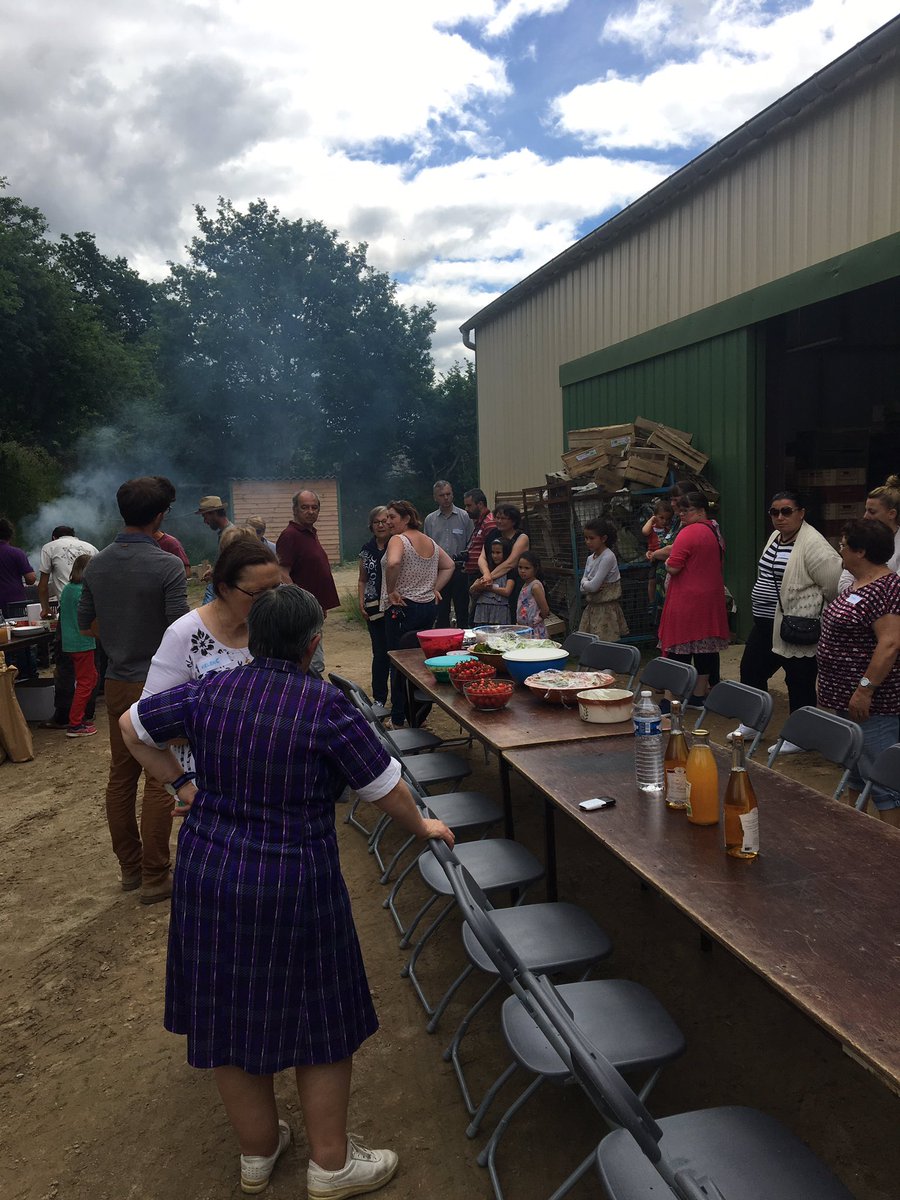 L'AGORAé est présent à une table des producteurs. Un bon moment d'échange autour d'un repas ! 
Cc @fedeb29 Cc <a href="/AssoANDES/">ANDES</a>