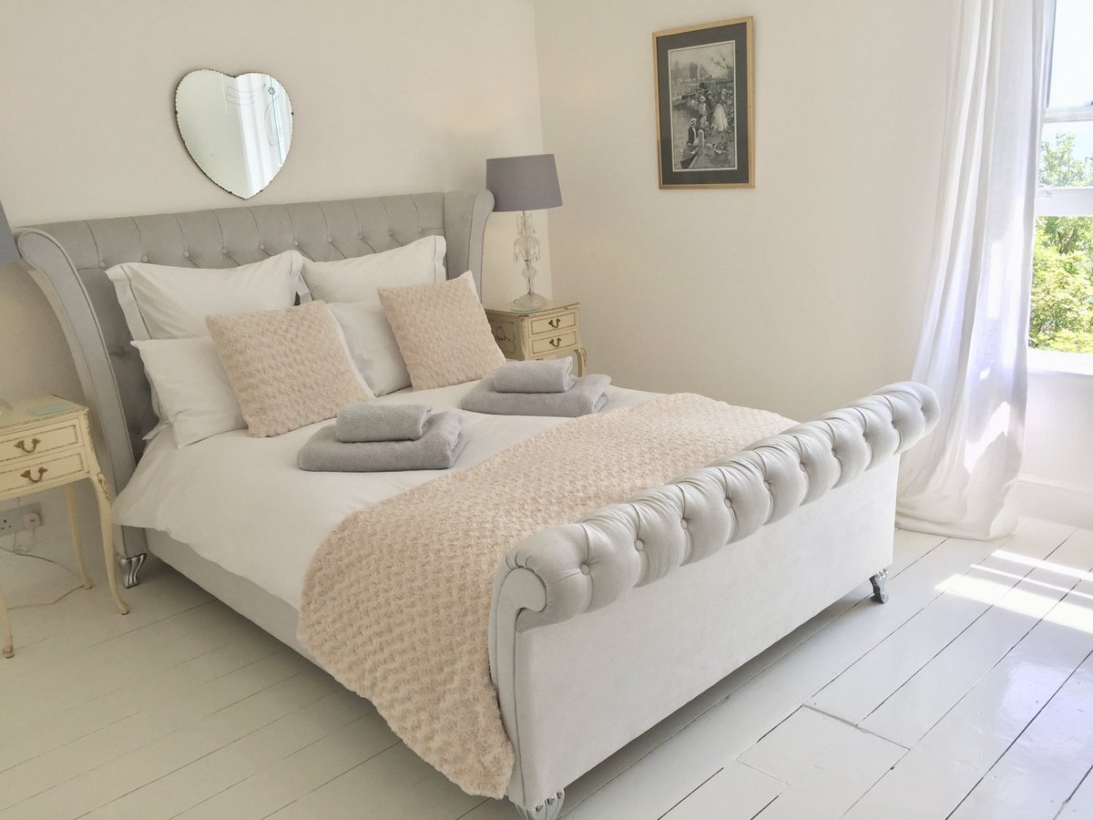 June Holiday Bargain! 7 nights @ Isle of Wight cottage (sleeps 6) just £660! 01983856979 info@wightaway.com #Ventnor #beachlife