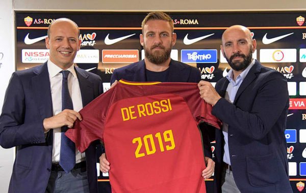 OfficialRoma_ID's tweet photo. RESMI! Daniele #DeRossi tanda tangani kontrak baru bersama #ASRoma

https://t.co/9epsBqC5Ys

#DeRossi2019 https://t.co/rQ2potNt4W