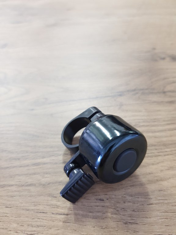 wearebikemob's tweet photo. Pop into the store now & get a FREE bike bell in the spirit of #trailsharing, in not only @AMA_TokaiMTB and @TableMTB, but everywhere! π΅πΌββοΈ https://t.co/NidHSlcPvf