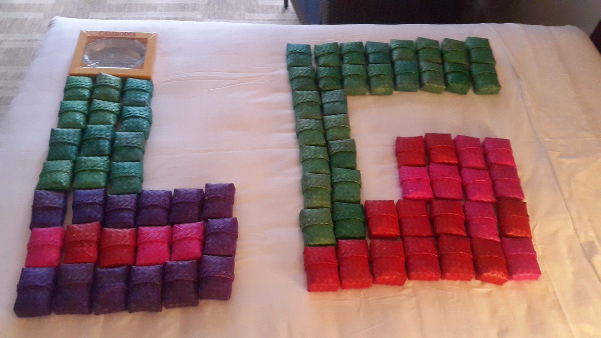 chamnanmuon's tweet photo. @LocalGuides could you guess what's inside? My from-heart gifts for #LGSummit16 friends. [I'm not rich 😀] What's for #LGSummit17? https://t.co/PMeL9sM2e9