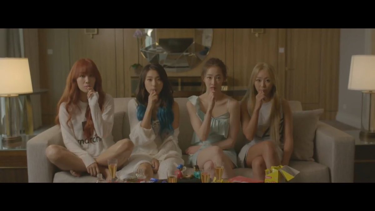 Assia1Love's tweet photo. 🎵Baby Baby Lonely Lonely Lonely 🎶.   😍😍😍                                              https://t.co/OkWIgqc3sW     #thankyousistar https://t.co/sO4EhUlBYe