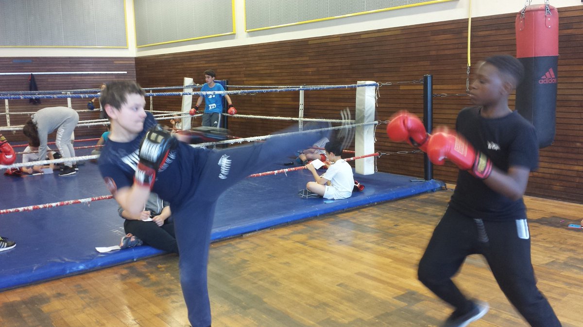 MarionRelier's tweet photo. [31.05.17] phase de qualification pour les boxeurs benjamins @UNSSParis @unss
Qui rejoindra PMF et @AS_JBC75 déjà qualifiés ? @EAndreassian https://t.co/hCiKhG2uJf