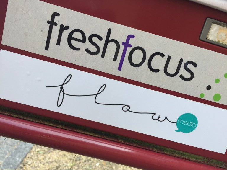 Druk bezig met de #buitenreclame van ons nieuwe pand. De #stickers van <a href="/CoWithTheFlow/">Corinne Groenenberg</a> en fresh focus zijn alvast op de #brievenbus geplakt!