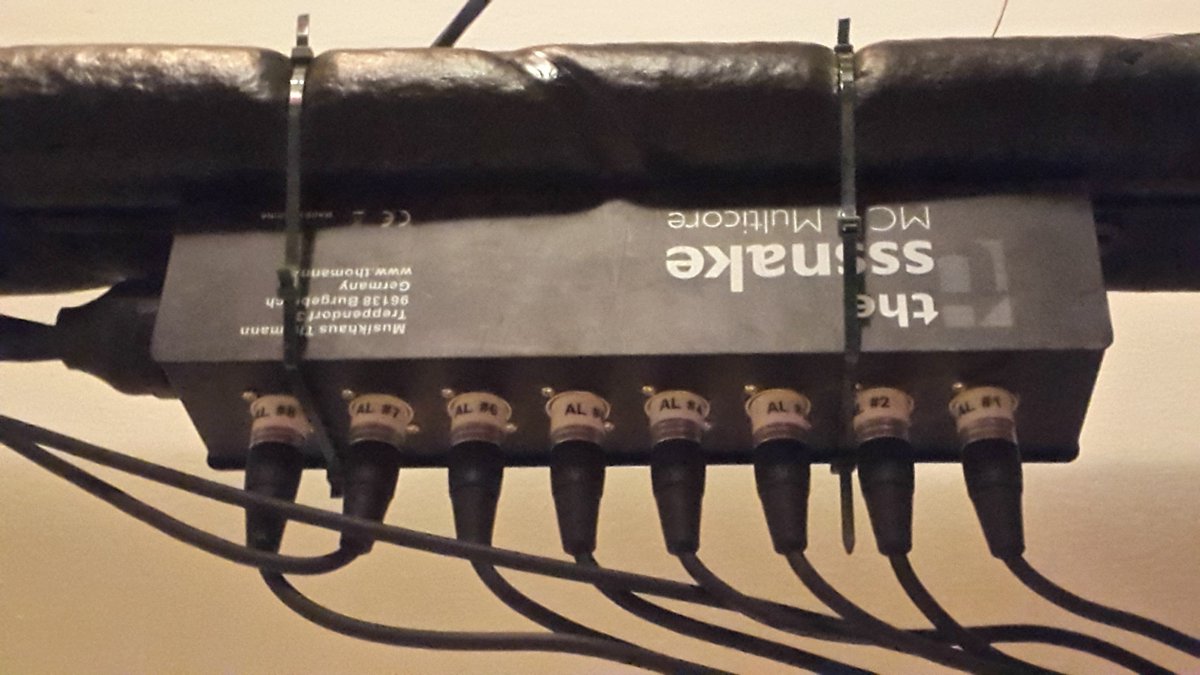 CamLescaudron's tweet image. Installation des micros pour enregistrer en multipiste pour @AlterLabMusic ! &amp;lt;3
#AlterLab #indiemusic #rock #audio #musicians #soundengineer