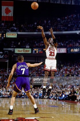 エッグ森之介 ミカイル 本日のnbaあるある661 Nbaファイナルの史上最高平均得点はマイケルジョーダンが叩き出した41得点 これは1993年にジョーダンの親友バークレー率いるサンズとのファイナルで記録したものであり 引退を決意していたジョーダン エッグ森之介 ミカイル 本日のnbaあるある661 Nbaファイナルの史上最高平均得点はマイケルジョーダンが叩き出した41得点 これは1993年にジョーダンの親友バークレー率いるサンズとのファイナルで記録したものであり 引退を決意していたジョーダン
