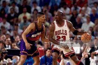 エッグ森之介 ミカイル Twitterissa 本日のnbaあるある661 Nbaファイナルの史上最高平均得点はマイケルジョーダンが叩き出した41得点 これは1993年にジョーダンの親友バークレー率いるサンズとのファイナルで記録したものであり 引退を決意していたジョーダン エッグ森之介 ミカイル Twitterissa 本日のnbaあるある661 Nbaファイナルの史上最高平均得点はマイケルジョーダンが叩き出した41得点 これは1993年にジョーダンの親友バークレー率いるサンズとのファイナルで記録したものであり 引退を決意していたジョーダン