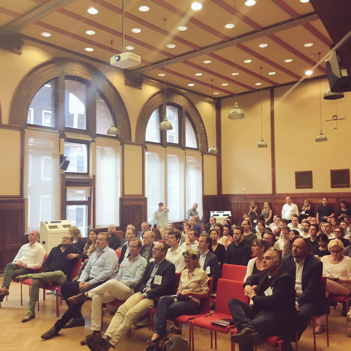 Volle bak bij 'Future trends in consumer technology' <a href="/Acapture_Global/">Acapture Payments</a> #ECL17