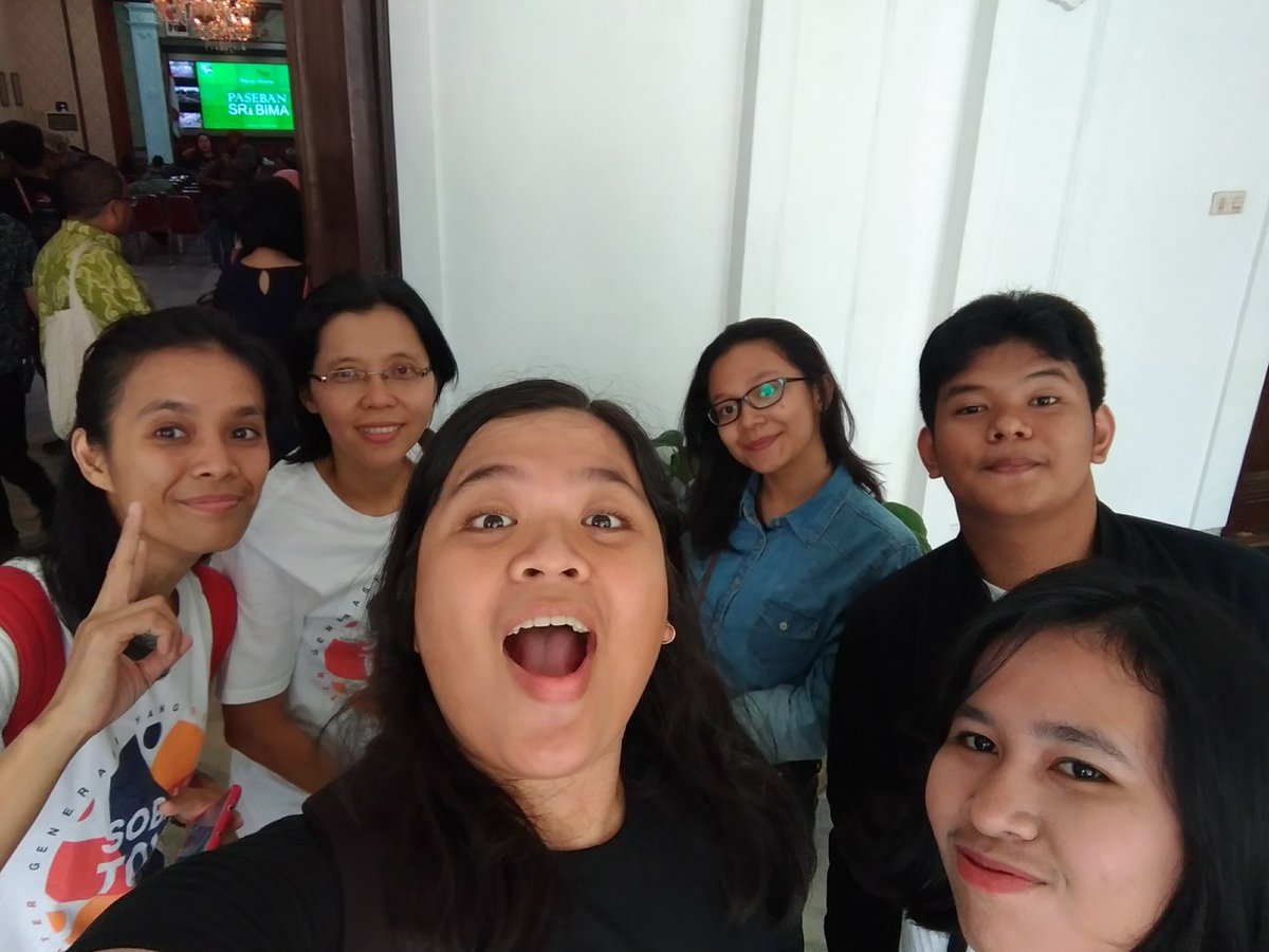 maureenGabriel's tweet photo. Lagi di balaikota bogor. Menghadiri rangkaian terakhir hari tembakau sedunia. https://t.co/AbZeT8XK7h