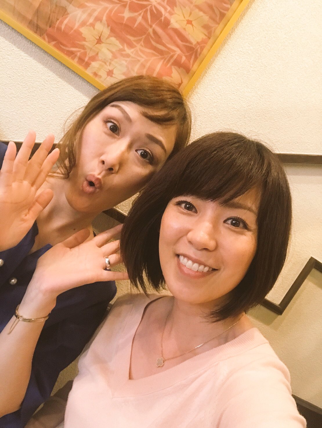 仁井聡子 En Twitter 大阪 朝日放送のアナウンサー 橋詰優子さんは 実は名古屋の小学校で5 6年同じクラスで仲良くしてた ずっと年賀状のやり取りが続いて ようやく再会 当時から群を抜いて頭もよく べっぴんさん 変わらんなぁ E 優ちゃん あれから30年 同じ