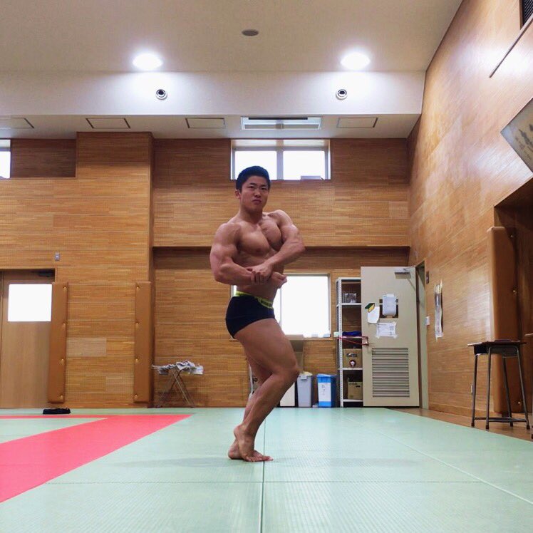 hayato__aizawa's tweet photo. 今年は左のサイドチェストとチャレンジしてみようかと思います。

左の方が綺麗。
あと4ヶ月あるしじっくり考えます。

あわよくば左右を使い分けようか😬 https://t.co/KYojsdtAIL