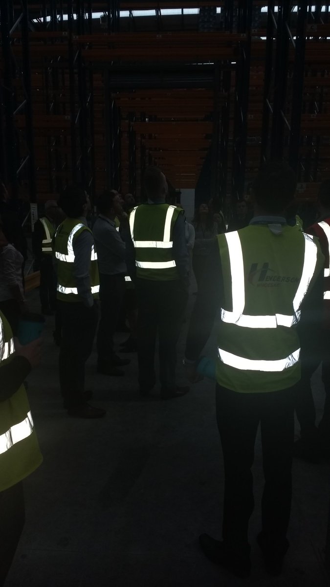 lynseyevans09's tweet photo. Impressive 190,000 sq ft warehouse tour. Building of the future. #Easyloading #Crossdocking #Efficient https://t.co/0zrW70RabW