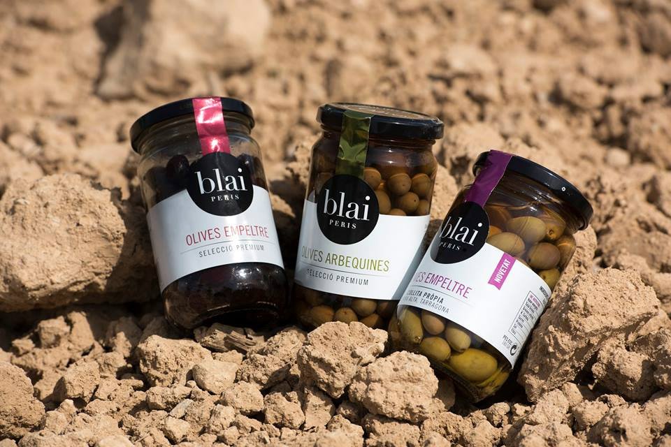 cataloniagurmet's tweet photo. Recorda sempre que, un dinar és millor amb un bon vermut previ, on no poden faltar mai les olives de @Blai_Peris. https://t.co/C79SSZUcBp