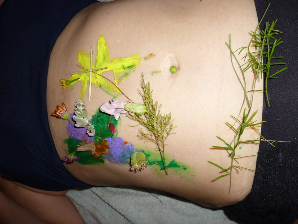 esta es una de las actividades del taller de vacaciones: mandala corporal. Del 1 al 8 de agosto. rosa@rosazaragoza.org 💚